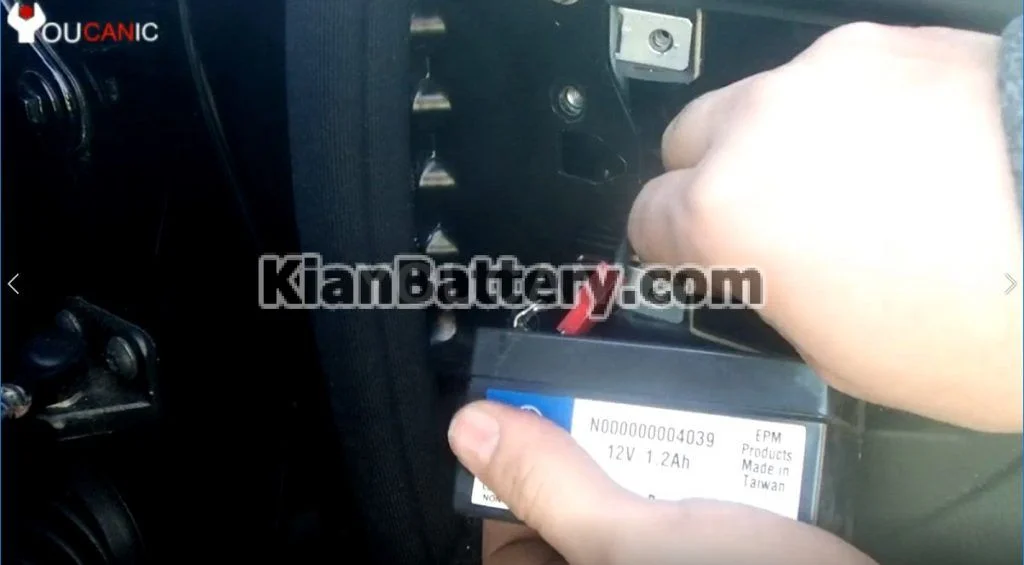 تعویض باتری کمکی بنز کلاس S و CL، باز کردن سرباتری