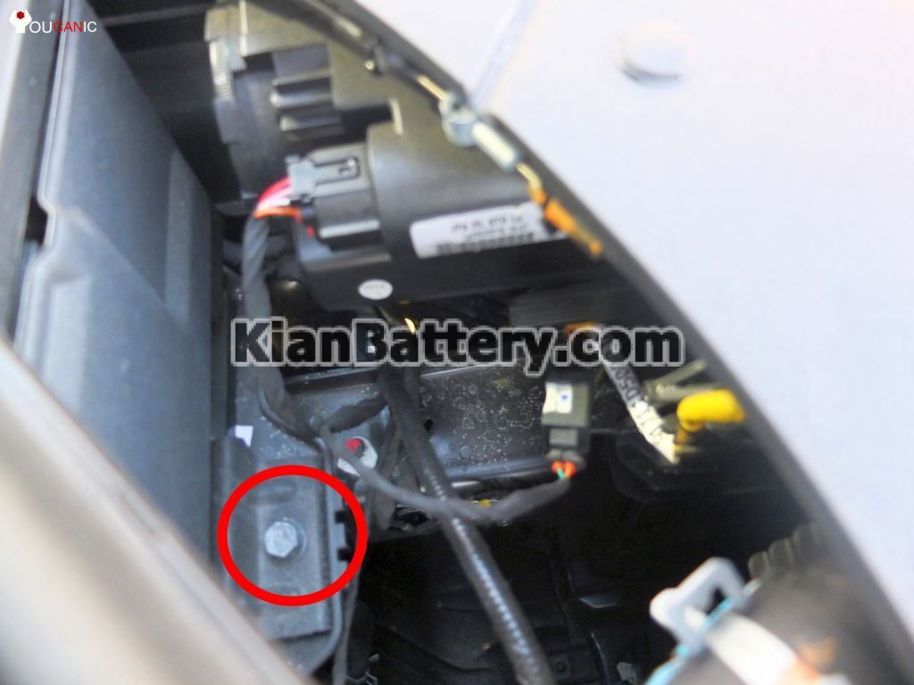 kian optima battery replacement 5 1024x768 آموزش تعویض باتری کیا اپتیما