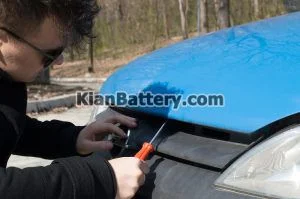 دزدی باتری ماشین و راههای جلوگیری از آن 5 قفل کاپوت برای جلوگیری از دزدی باتری ماشین