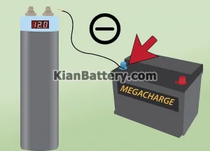 قطب منفی خازن را وصل کنید.