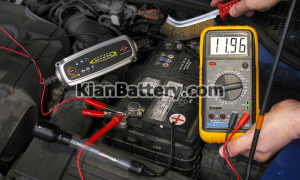 تست باتری 300x180 علت قطع شدن و خرابی برق ماشین