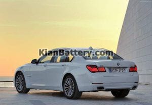 BMW 750 4 300x208 باتری بی ام و 750