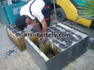 باطری لیفتراک برقی تعمیر باتری لیفتراک 300x225 باطری لیفتراک برقی