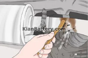 تمیز کردن محل نشتی با مسواک 