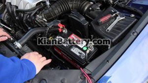 بررسی باتری 300x169 نگهداری و سرویس های دوره ای خودرو