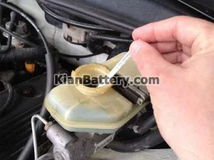 نگهداری و سرویس های دوره ای خودرو 13 بررسی روغن هیدرولیک خودرو