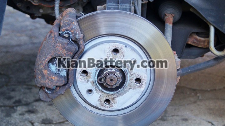 stuck brake caliper کالیپر ترمز و زمان تعویض آن