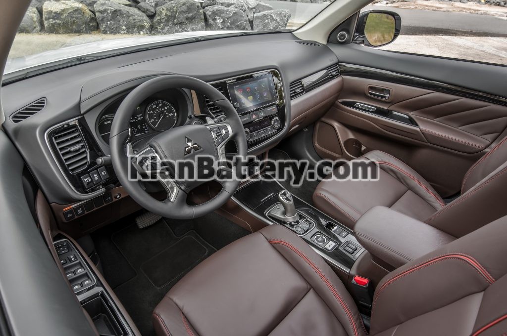 2017 Mitsubishi Outlander interior 2 1024x680 1