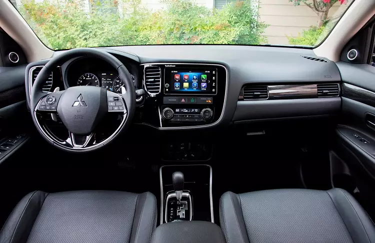 mitsubishi outlander 4