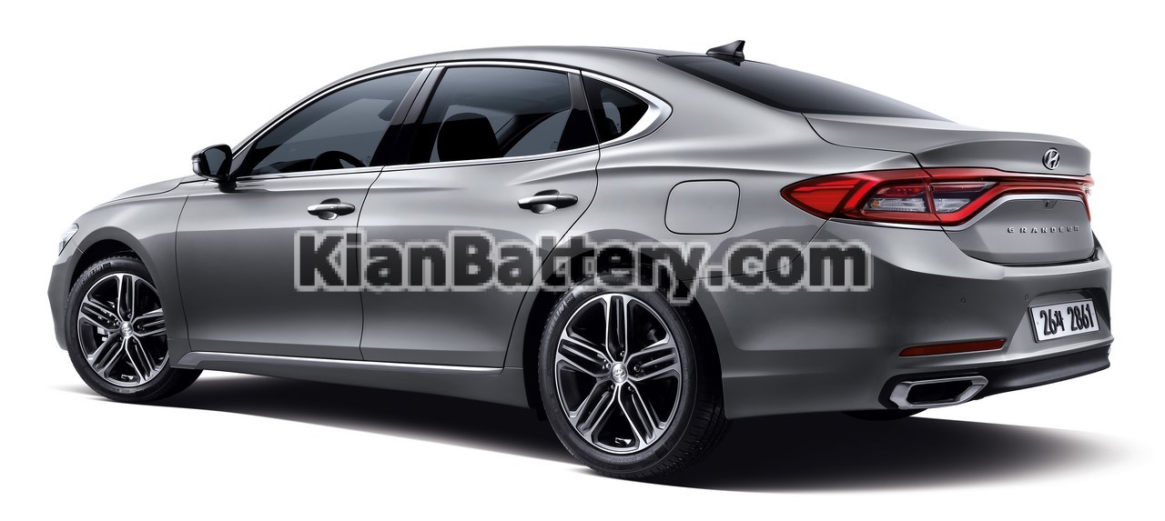 2017 Hyundai Grandeur Hyundai Azera rear three quarters مقایسه هیوندای آزرا و تویوتا آریون