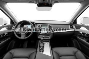2017VOS010002 1280 12 1 300x200 مقایسه ولوو XC90 با تویوتا لندکروز
