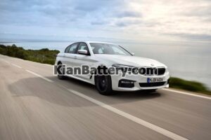 2017 BMW 540i front three quarter in motion 03 300x200 مقایسه بی ام و 528 و بنز E250