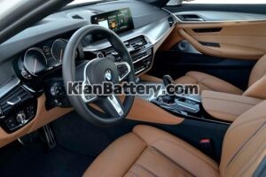2017 BMW 540i interior 03 300x200 مقایسه بی ام و 528 و بنز E250