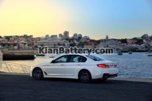 2017 BMW 540i rear three quarter in motion 06 300x200 مقایسه بی ام و 528 و بنز E250