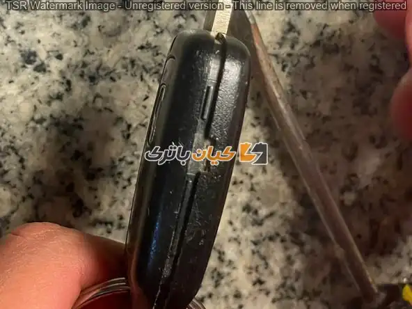 آموزش تعویض باتری ریموت خودروهای هوندا 12 شکاف سوئیچ باز شده است