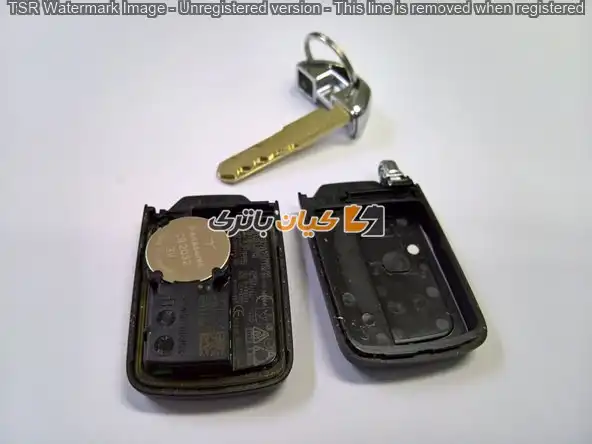 آموزش تعویض باتری ریموت خودروهای هوندا 20 به خاطر داشته باشید که طرف + باتری باید به سمت بالا باشد.