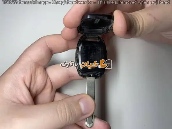 آموزش تعویض باتری ریموت خودروهای هوندا 36 دو قسمت پوسته را از هم جدا کنید