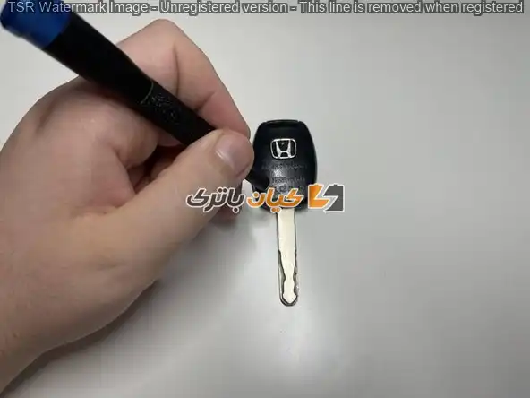 آموزش تعویض باتری ریموت خودروهای هوندا 44 از پیچ گوشتی برای تعویض تک پیچ استفاده کنید.