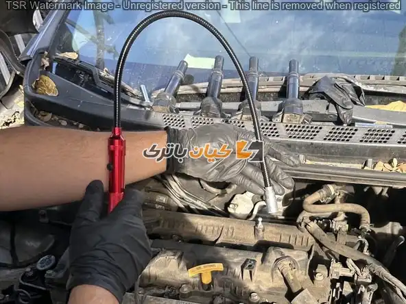 تعویض شمع خودروی هیوندای النترا 2015-2010 9 شمع ها را با یک سوکت بلند ⅝ اینچی و آچار جدا کنید.