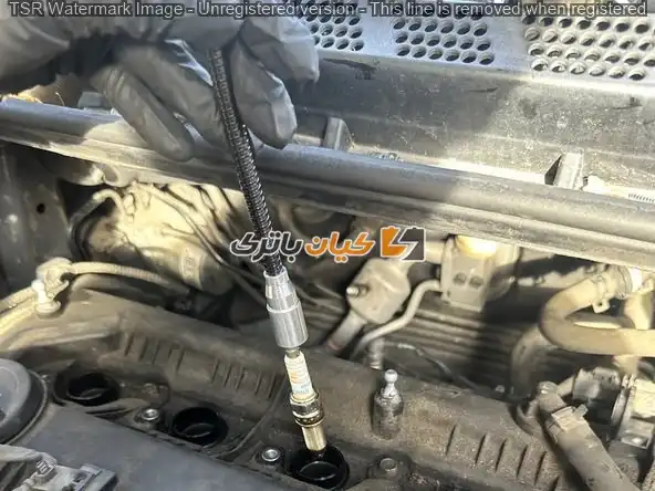 تعویض شمع خودروی هیوندای النترا 2015-2010 11 شمع های جدید را به آرامی وارد کنید