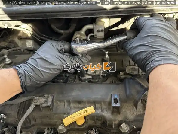 تعویض شمع خودروی هیوندای النترا 2015-2010 14 با استفاده از سوکت 10 میلی متری پیچ های کویل های احتراق را قرار داده و آنها را محکم کنید.