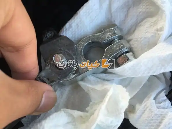 آموزش تعویض بست باتری ماشین 21 صفحات سیمی را به ترتیبی که جدا شده اند تعویض کنید.