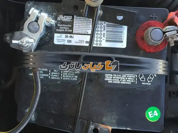آموزش تعویض بست باتری ماشین 28 برای اطمینان از اتصال ایمن، مطمئن شوید که مهره محکم است و ترمینال نمی تواند به راحتی جدا شود.