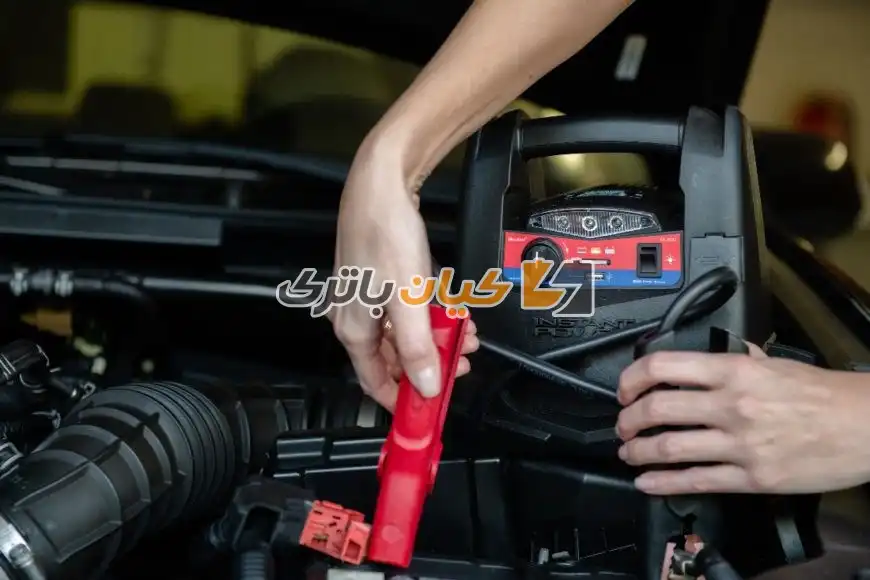 نحوه شارژ باتری کامیون های نیمه سنگین 4 FMCSA در درجه اول بر مقررات مربوط به ایمنی، ساعات سرویس، تعمیر و نگهداری وسیله نقلیه و صلاحیت راننده تمرکز دارد