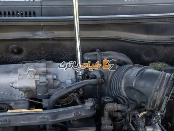 آموزش تعویض واشر درب سوپاپ ریو 2006 24 پیچ کشش 10 میلی متری را باز کنید تا گیره انتهای شلنگ آزاد شود.