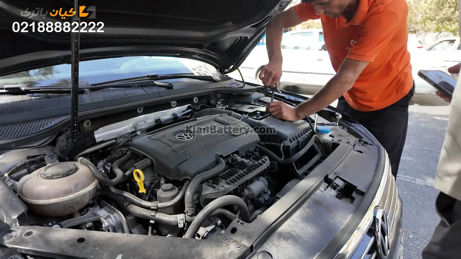 باتری مناسب خودروهای فولکس واگن 4 Volkswagen Passat battery replace3