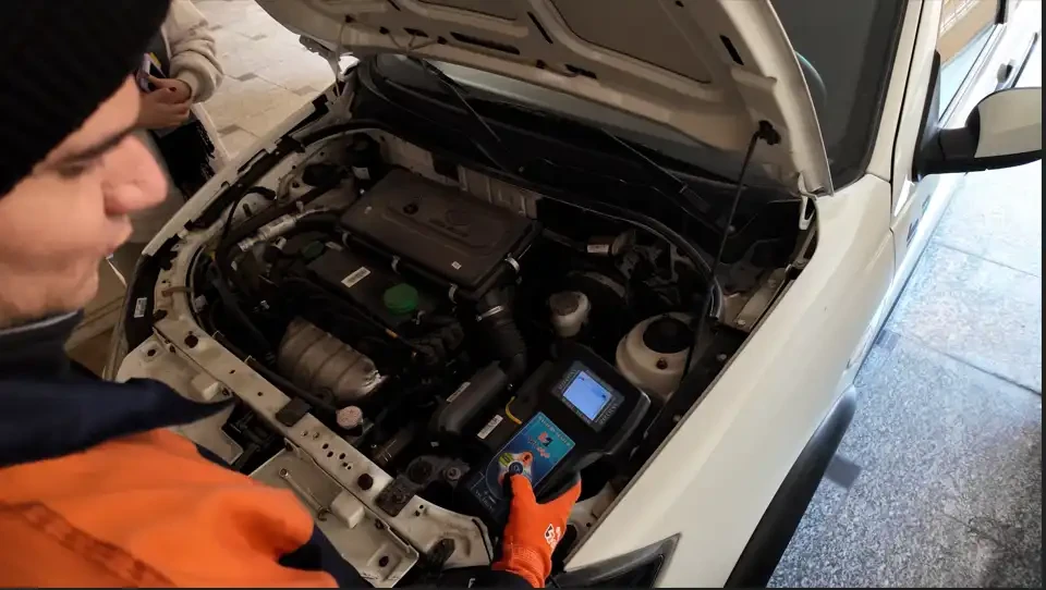 بعد از نصب باتری جدید و دینام تست می شود.